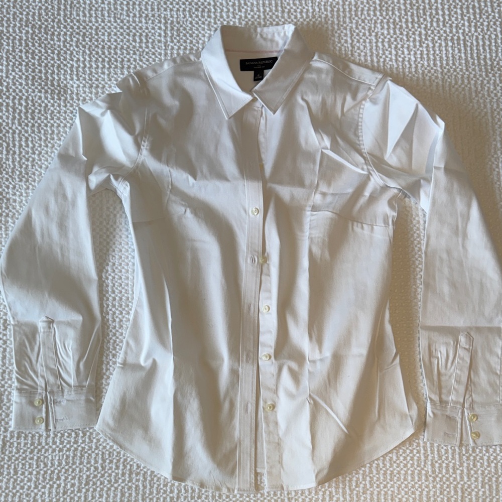 Women’s Banana Republic White Tailored Button-Up Shirt / Blouse size 6
